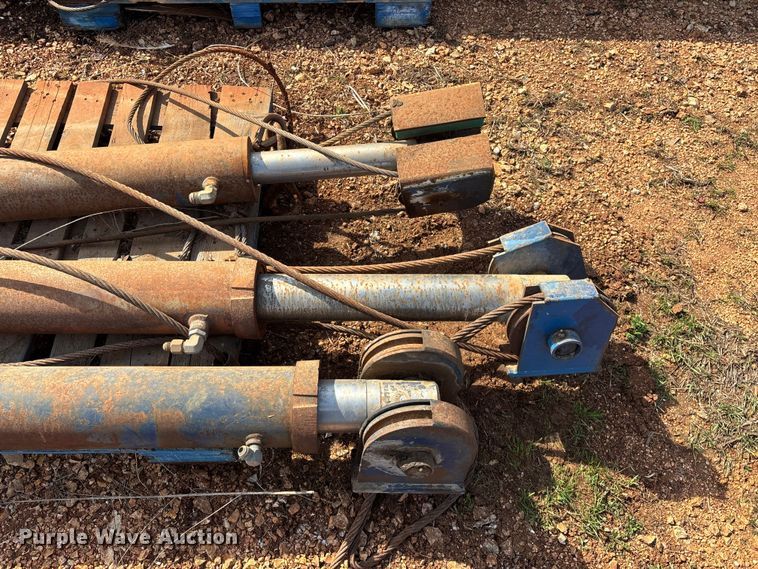 image for item EO4059 (3) refuse truck reaver cylinders