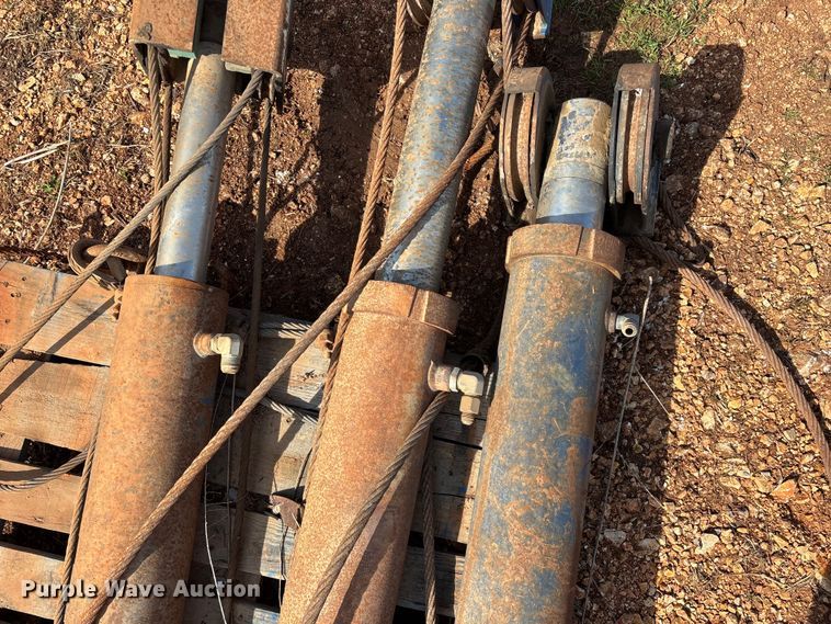 image for item EO4059 (3) refuse truck reaver cylinders