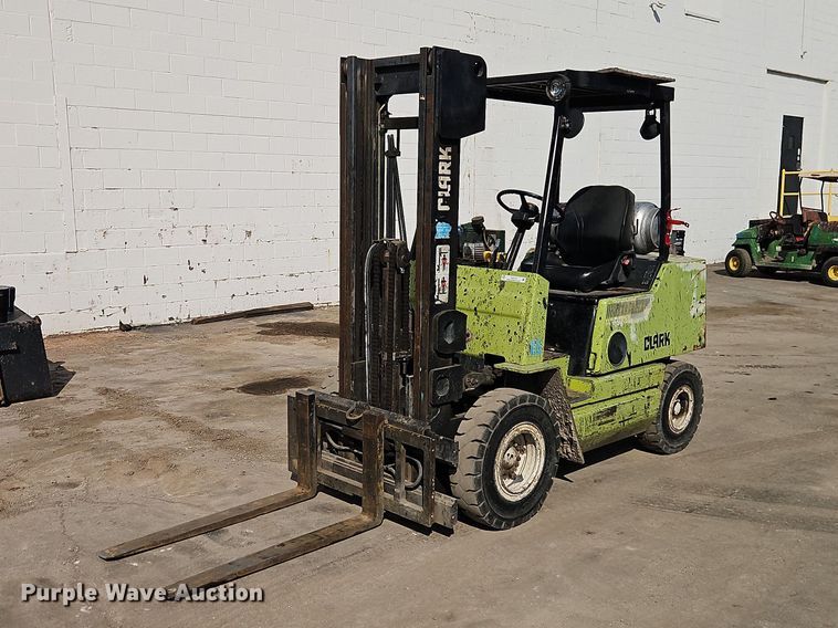 image for item EO7131 Clark GPX25 forklift