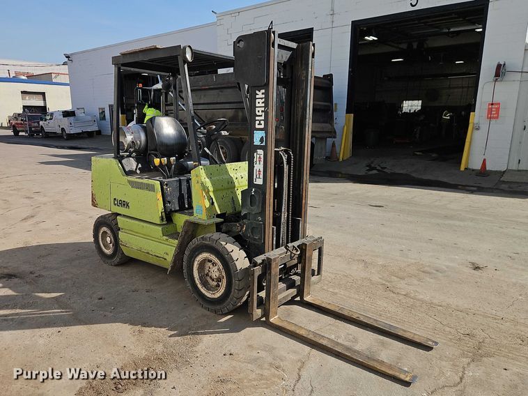 image for item EO7131 Clark GPX25 forklift