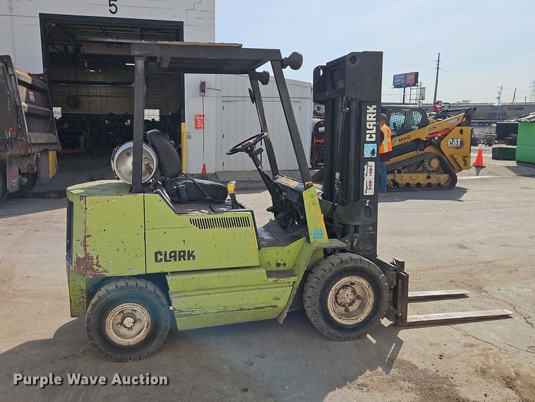 image for item EO7131 Clark GPX25 forklift