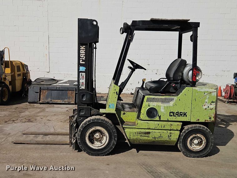 image for item EO7131 Clark GPX25 forklift