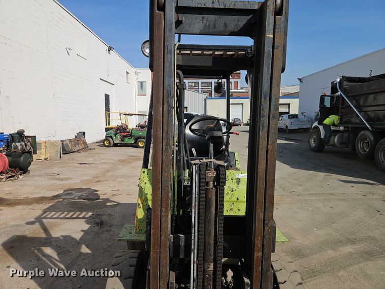 image for item EO7131 Clark GPX25 forklift