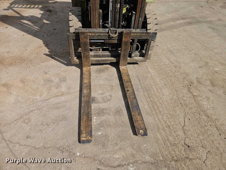 image for item EO7131 Clark GPX25 forklift