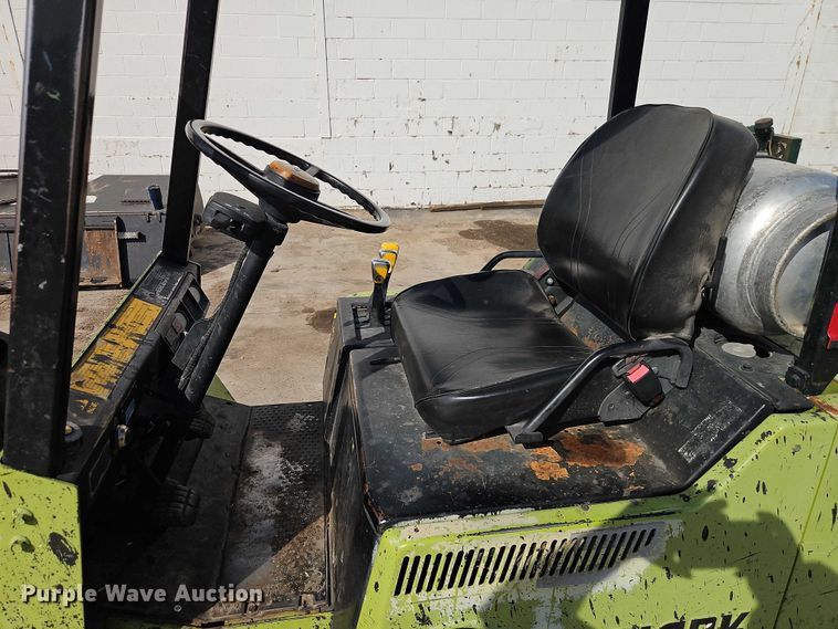 image for item EO7131 Clark GPX25 forklift