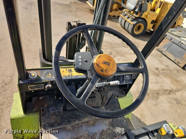 image for item EO7131 Clark GPX25 forklift