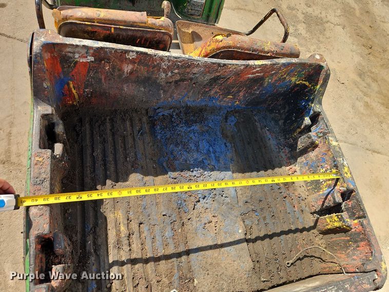 image for item EO7132 2014 John Deere Gator CX utility vehicle