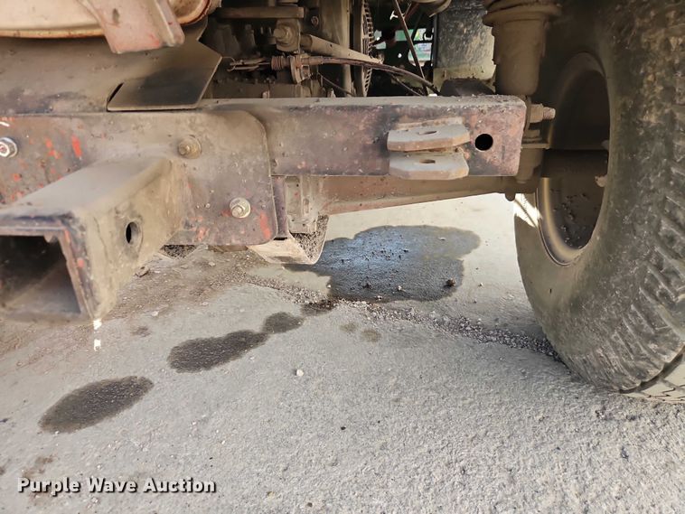 image for item EO7132 2014 John Deere Gator CX utility vehicle