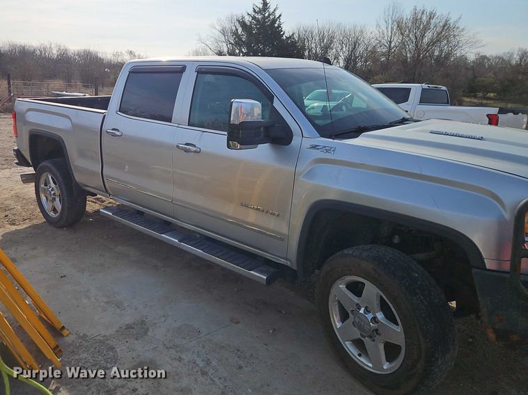 image for item EO7164 2015 GMC Sierra 2500HD Crew Cab pickup truck