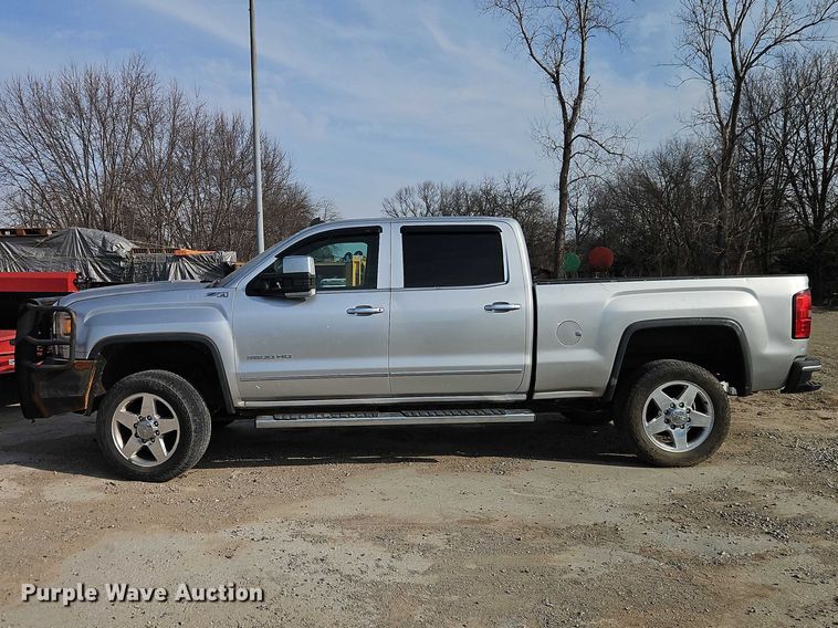 image for item EO7164 2015 GMC Sierra 2500HD Crew Cab pickup truck