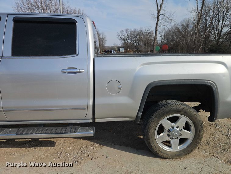 image for item EO7164 2015 GMC Sierra 2500HD Crew Cab pickup truck