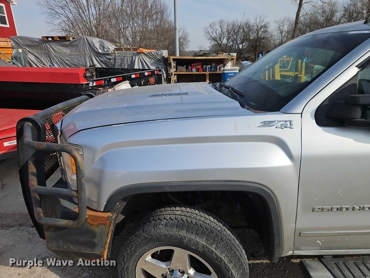 image for item EO7164 2015 GMC Sierra 2500HD Crew Cab pickup truck