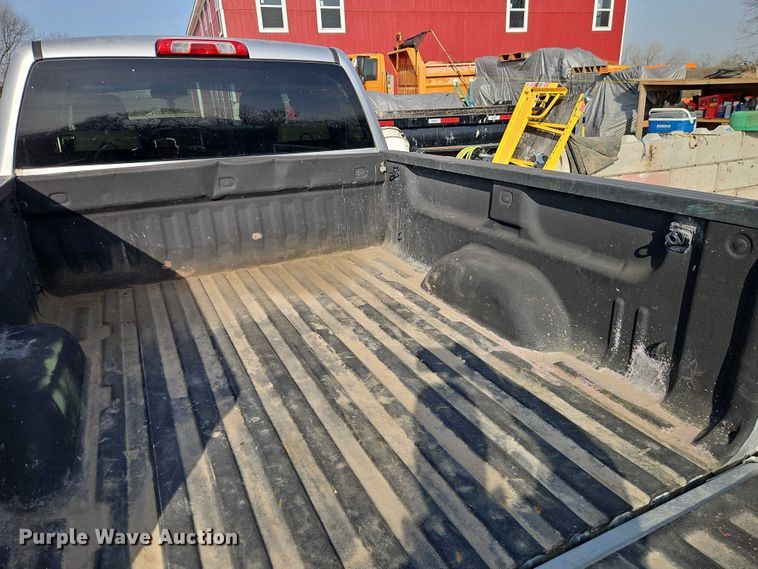 image for item EO7164 2015 GMC Sierra 2500HD Crew Cab pickup truck