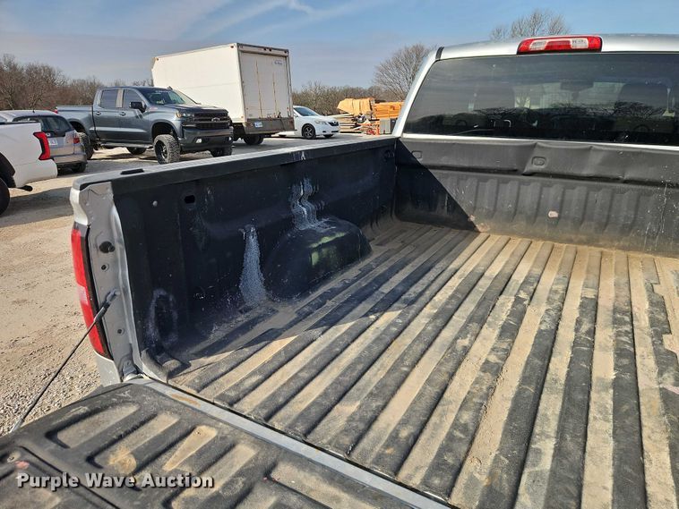 image for item EO7164 2015 GMC Sierra 2500HD Crew Cab pickup truck