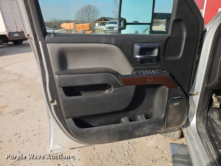 image for item EO7164 2015 GMC Sierra 2500HD Crew Cab pickup truck