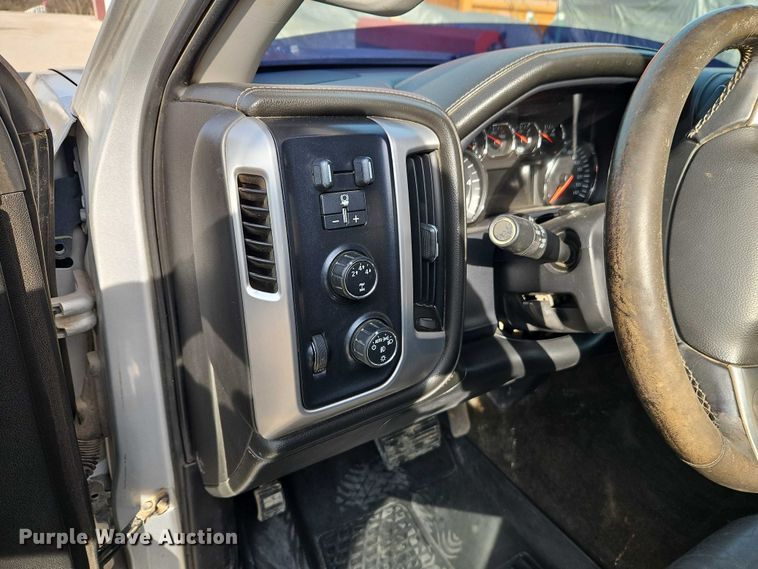 image for item EO7164 2015 GMC Sierra 2500HD Crew Cab pickup truck