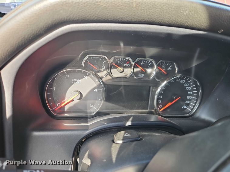 image for item EO7164 2015 GMC Sierra 2500HD Crew Cab pickup truck