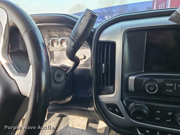 image for item EO7164 2015 GMC Sierra 2500HD Crew Cab pickup truck