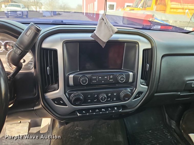 image for item EO7164 2015 GMC Sierra 2500HD Crew Cab pickup truck