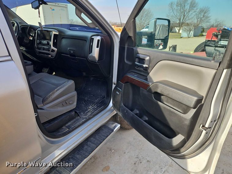 image for item EO7164 2015 GMC Sierra 2500HD Crew Cab pickup truck