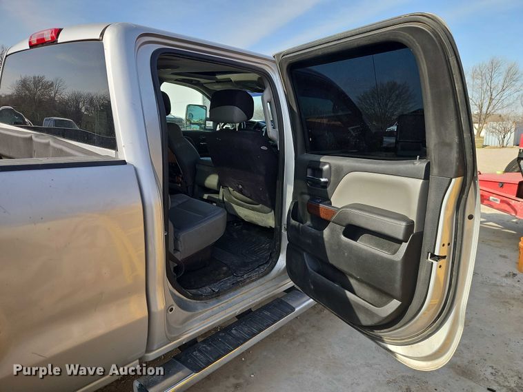 image for item EO7164 2015 GMC Sierra 2500HD Crew Cab pickup truck