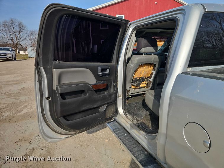 image for item EO7164 2015 GMC Sierra 2500HD Crew Cab pickup truck