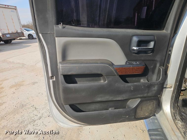 image for item EO7164 2015 GMC Sierra 2500HD Crew Cab pickup truck