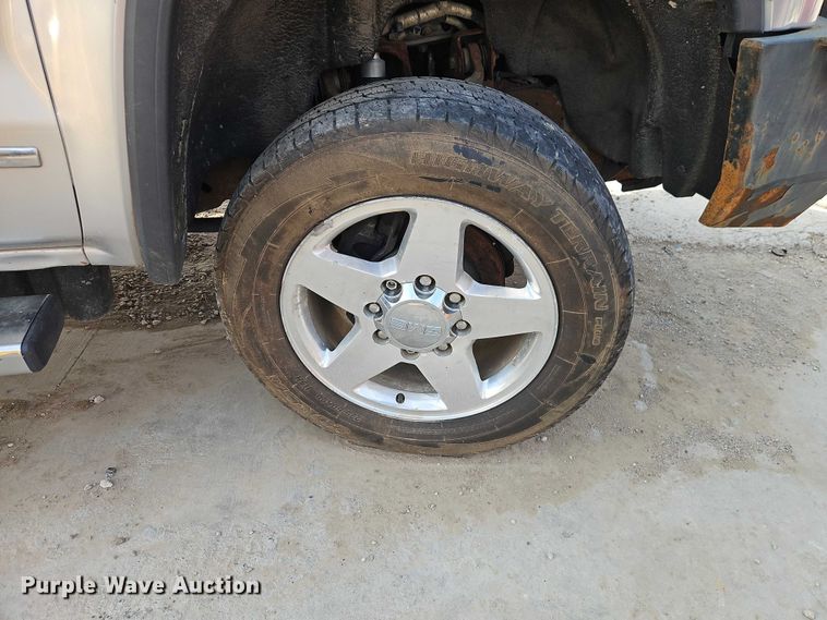 image for item EO7164 2015 GMC Sierra 2500HD Crew Cab pickup truck