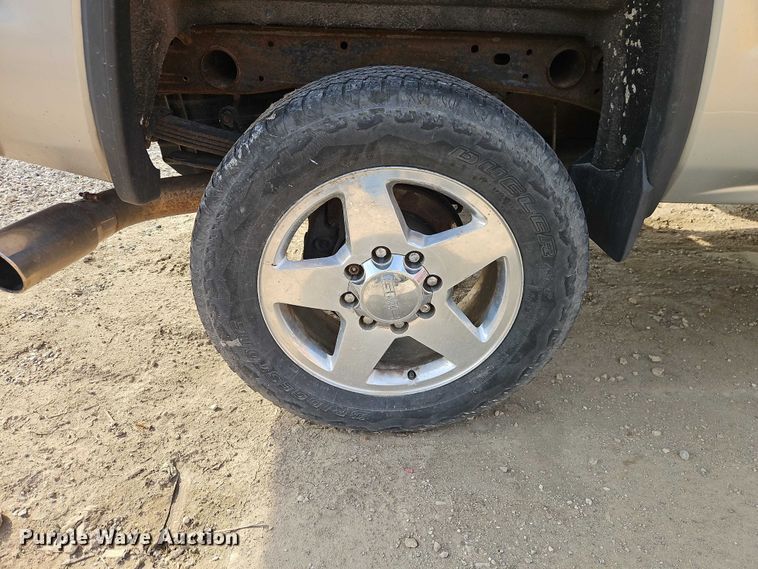 image for item EO7164 2015 GMC Sierra 2500HD Crew Cab pickup truck