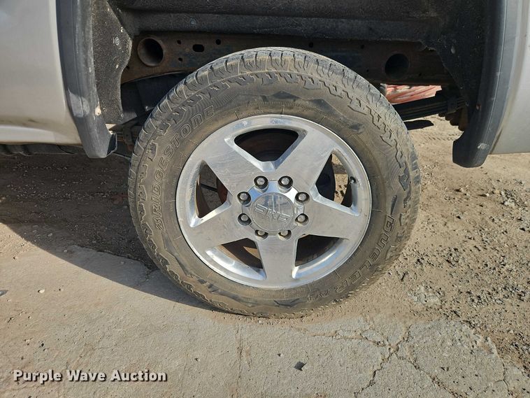 image for item EO7164 2015 GMC Sierra 2500HD Crew Cab pickup truck