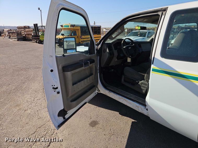 image for item EO7175 2010 Ford F250 Super Duty Ext. Cab pickup truck