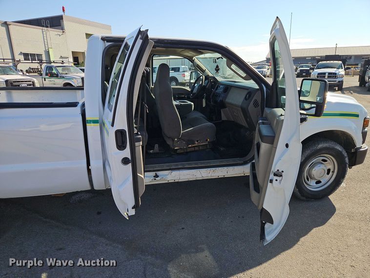 image for item EO7175 2010 Ford F250 Super Duty Ext. Cab pickup truck