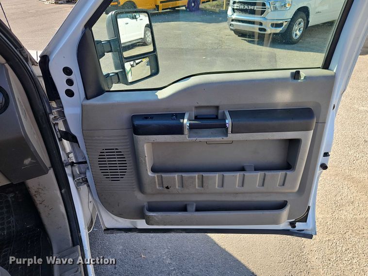 image for item EO7175 2010 Ford F250 Super Duty Ext. Cab pickup truck