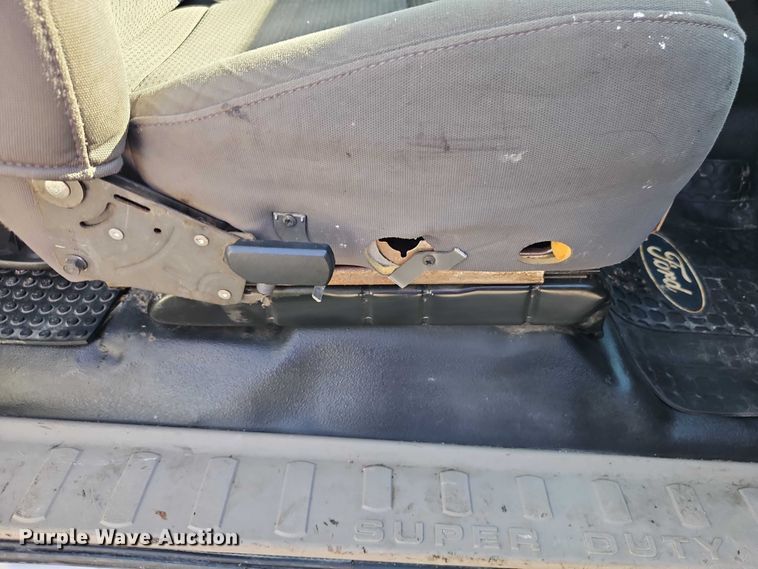 image for item EO7175 2010 Ford F250 Super Duty Ext. Cab pickup truck