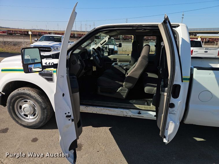 image for item EO7175 2010 Ford F250 Super Duty Ext. Cab pickup truck