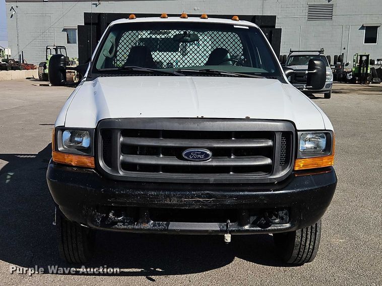 image for item EO7177 2000 Ford F550 flatbed truck