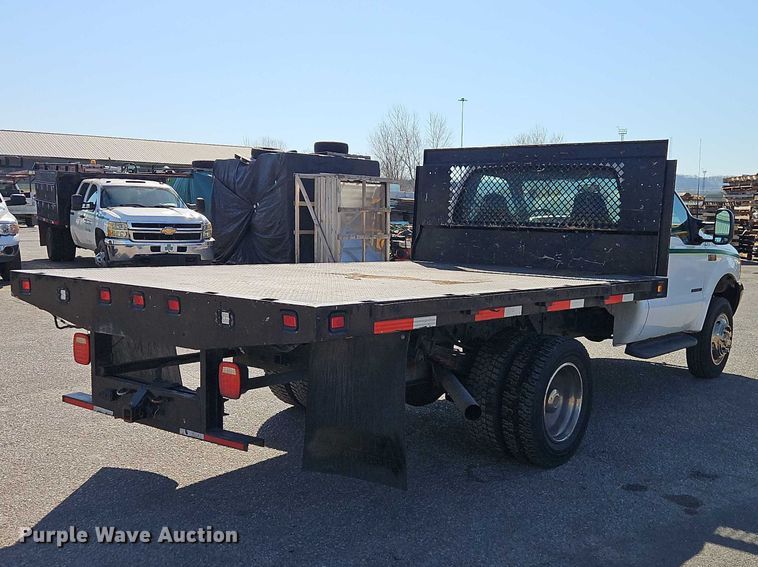 image for item EO7177 2000 Ford F550 flatbed truck