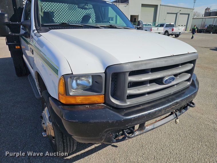 image for item EO7177 2000 Ford F550 flatbed truck