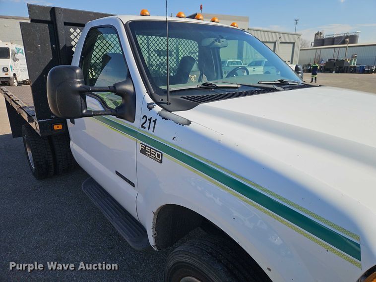 image for item EO7177 2000 Ford F550 flatbed truck