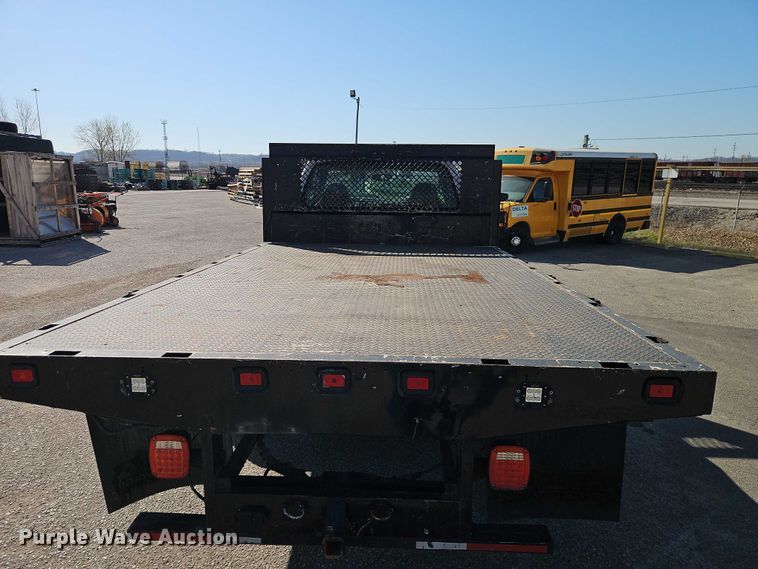 image for item EO7177 2000 Ford F550 flatbed truck