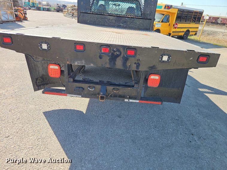 image for item EO7177 2000 Ford F550 flatbed truck