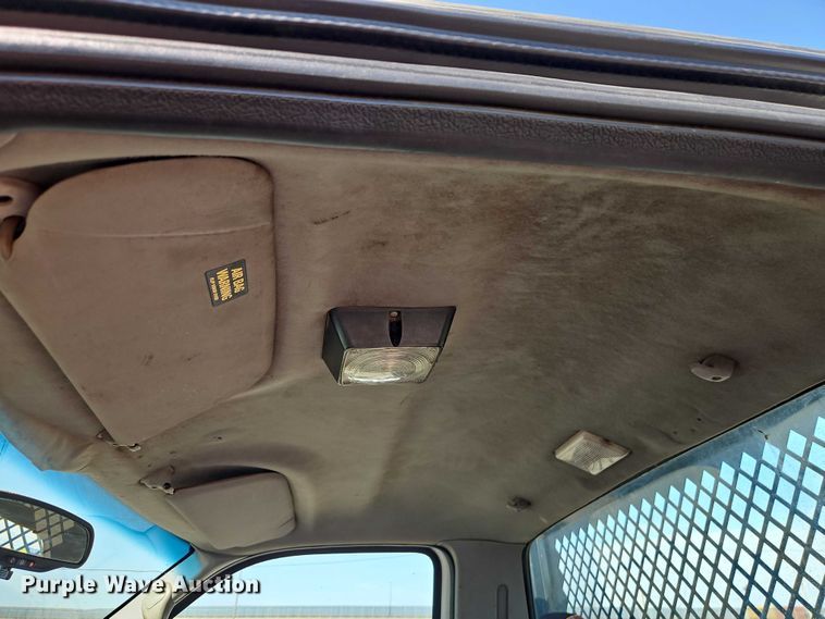 image for item EO7177 2000 Ford F550 flatbed truck