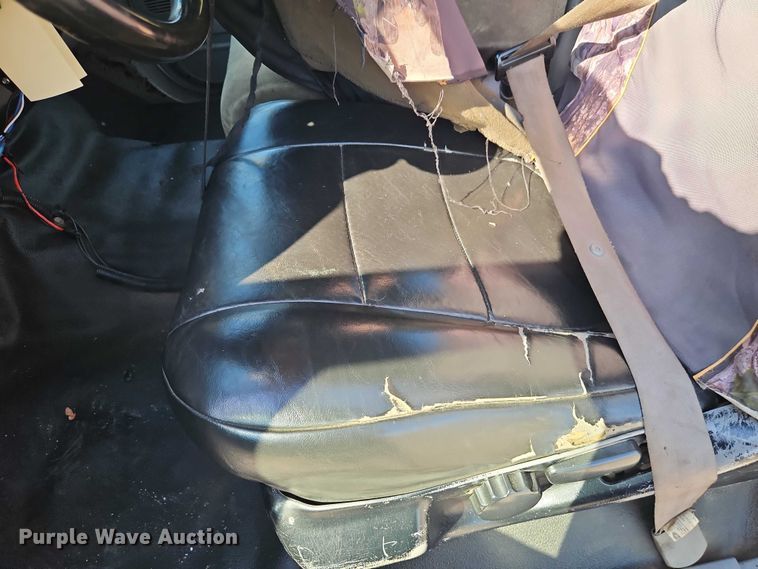 image for item EO7177 2000 Ford F550 flatbed truck