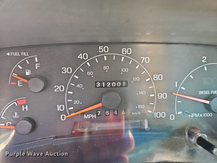 image for item EO7177 2000 Ford F550 flatbed truck