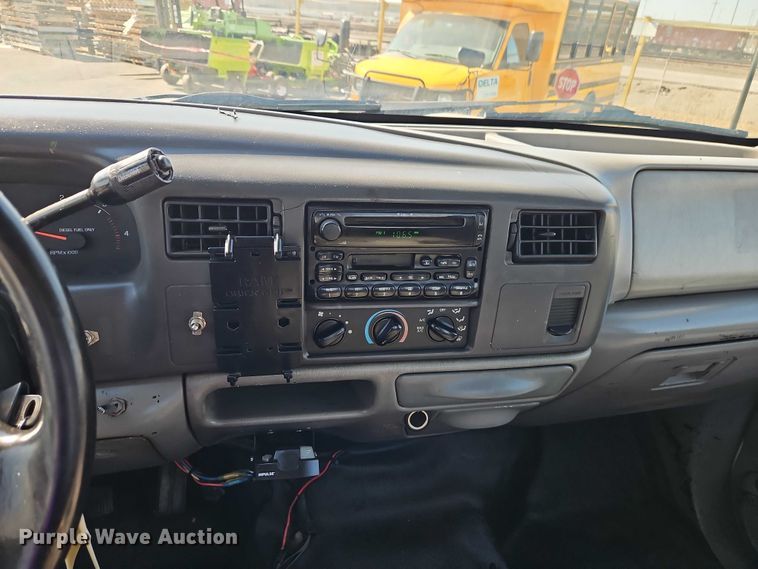 image for item EO7177 2000 Ford F550 flatbed truck