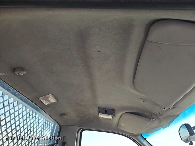 image for item EO7177 2000 Ford F550 flatbed truck