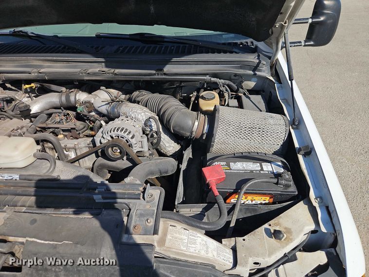 image for item EO7177 2000 Ford F550 flatbed truck