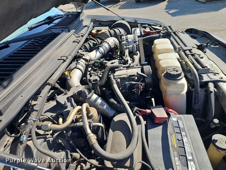 image for item EO7177 2000 Ford F550 flatbed truck