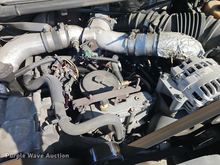 image for item EO7177 2000 Ford F550 flatbed truck