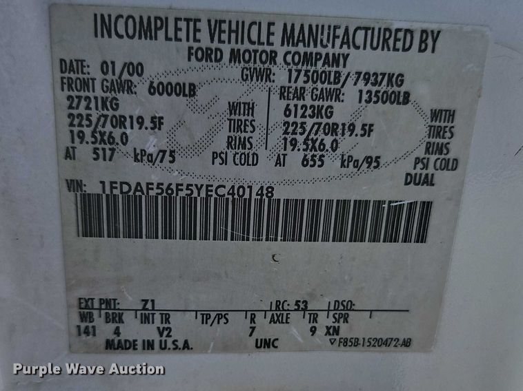 image for item EO7177 2000 Ford F550 flatbed truck